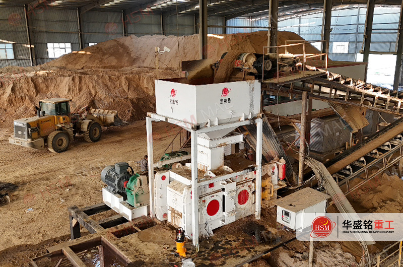 河南鵝卵石高壓輥磨機破碎制砂現場
